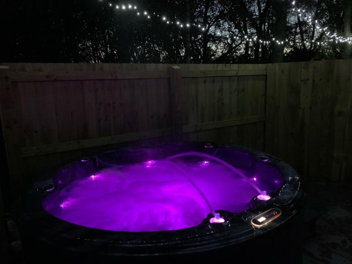 Lola Lodge - Luxury Hot Tub Retreat Newton on the Moor Extérieur photo
