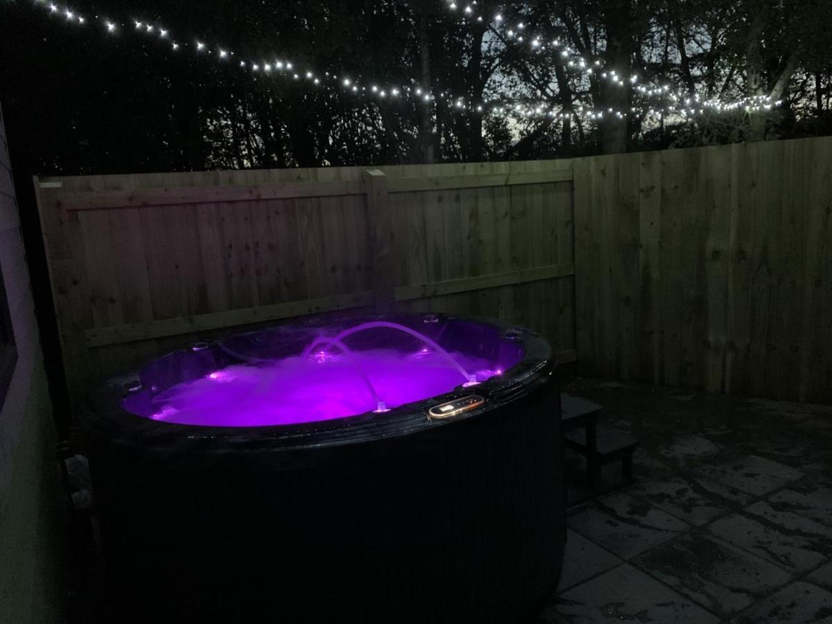 Lola Lodge - Luxury Hot Tub Retreat Newton on the Moor Extérieur photo