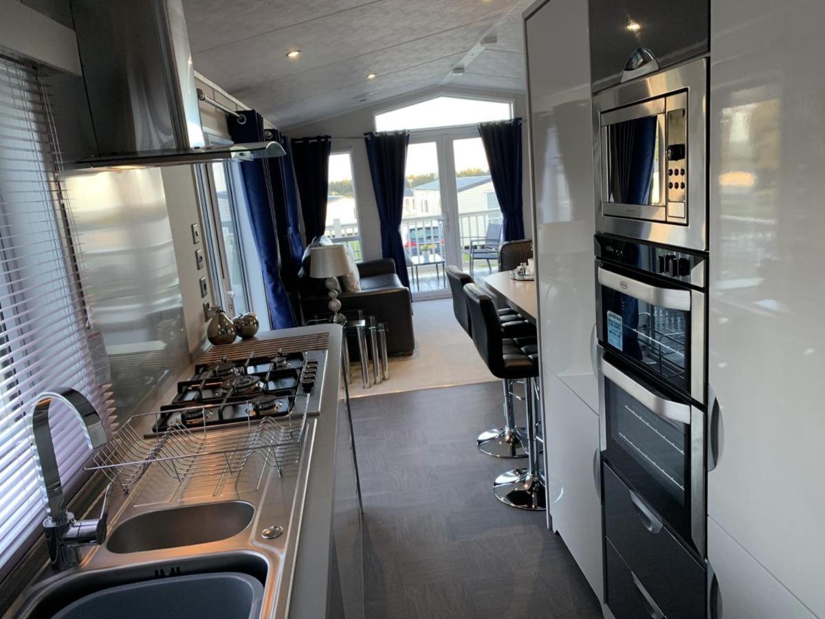 Lola Lodge - Luxury Hot Tub Retreat Newton on the Moor Extérieur photo
